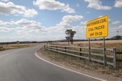 Whitehaven Beach header image: pristine white sand, turquoise water, blue sky.