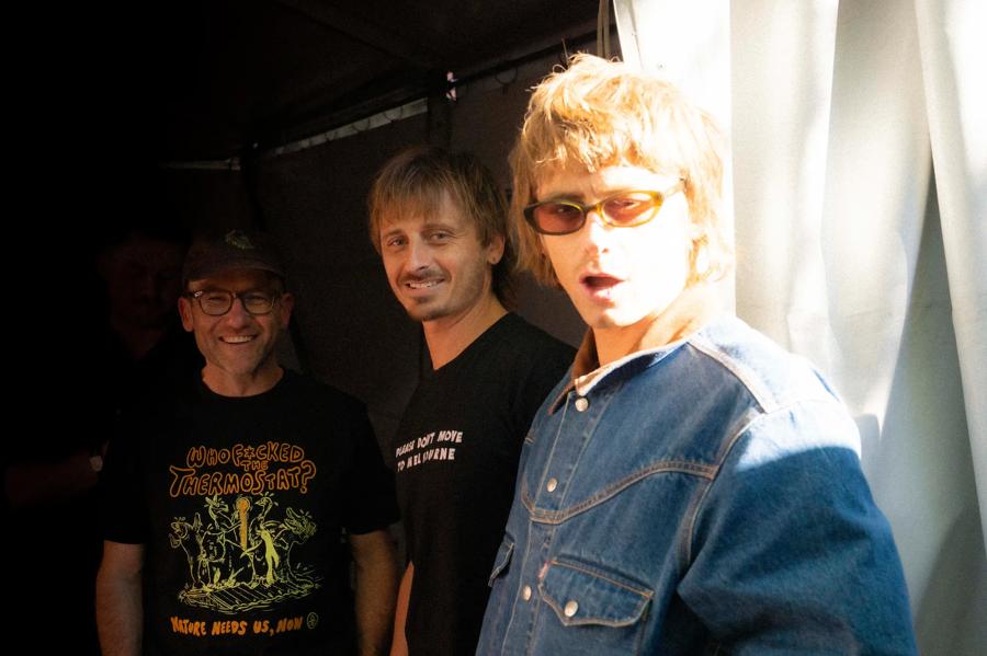 Adam Bandt with Lime Cordiale brothers Oliver and Louis Leimbach