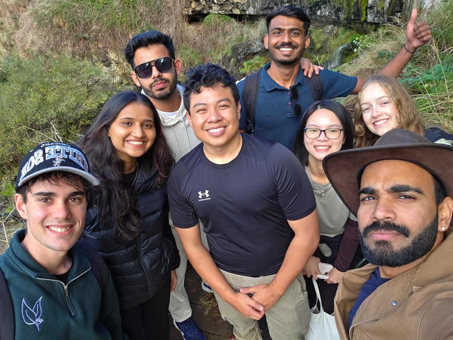 Deakin Enviro Club and community ambassadors out on the trail