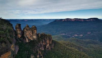 Three Sisters rock formation, Blue Mountains, Australia.